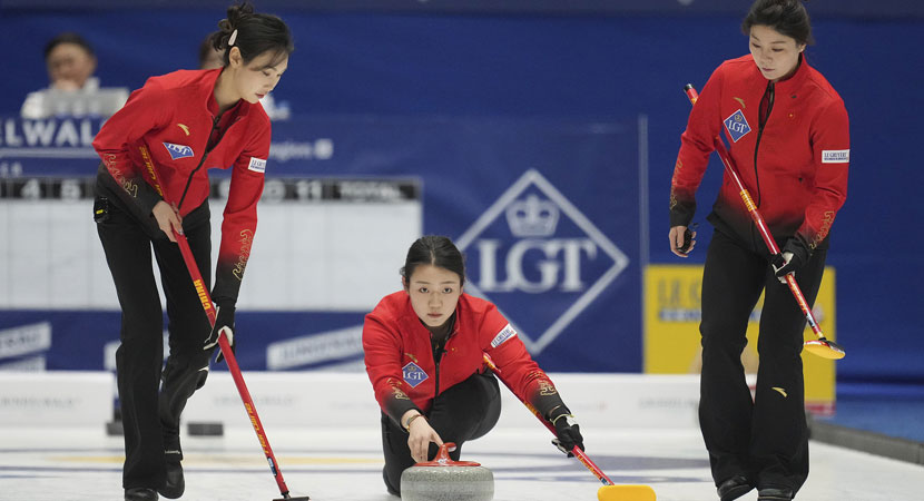 周琦眼部手术赛季恐报销！北京冲冠路再遭重击 季后赛命运今晚定.